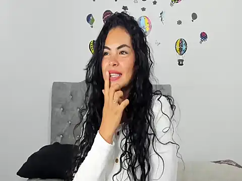 Snapshot of Kymbrown25 chatting on 01-24-25, 04:05 Kymbrown25 online show from 01-24-25, 04:05