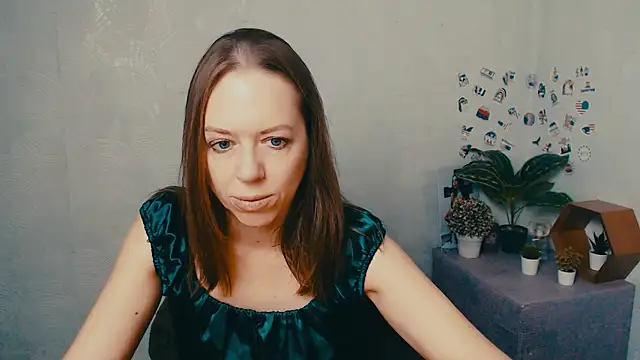 GloriaSi  online show from 11-14-25, 05:39