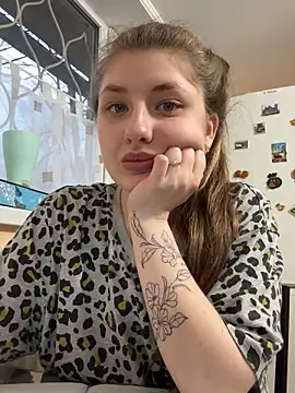 Snapshot of sexyy_girl_ chatting on 03-15-25, 03:06 sexyy girl online show from 03-15-25, 03:06