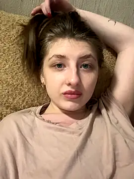 Snapshot of sexyy_girl_ chatting on 11-19-25, 04:18 sexyy girl online show from 11-19-25, 04:18