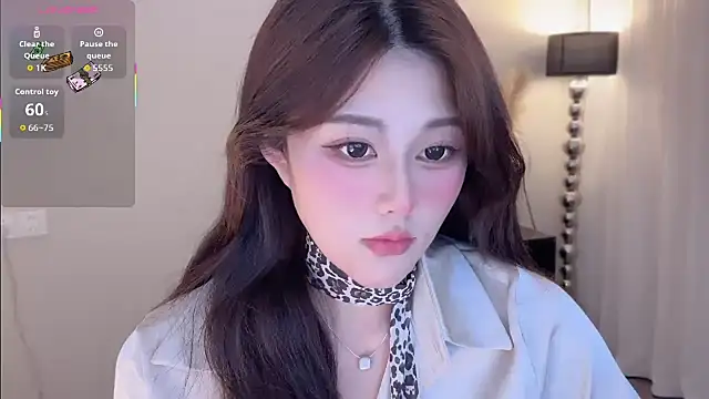 Strawberrybabyy1 online show from 10-20-25, 11:21