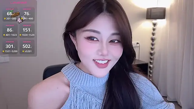 Strawberrybabyy1 online show from 11-18-25, 11:47