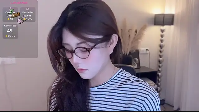 Strawberrybabyy1 online show from 01-13-26, 05:40