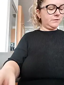 queenpeachi online show from 12-30-24, 08:32