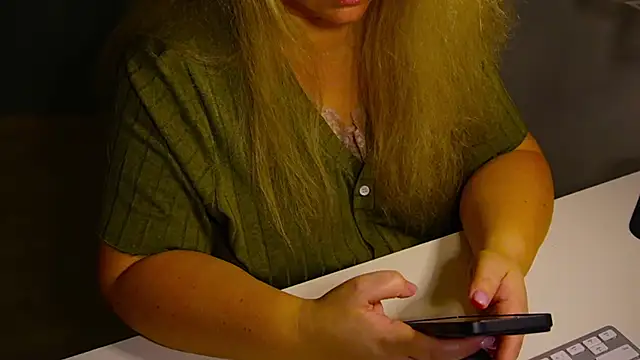 queenpeachi online show from 01-12-25, 08:03