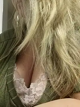 queenpeachi online show from 01-18-25, 04:26