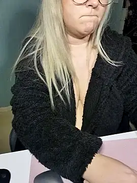 queenpeachi online show from 01-21-25, 03:43