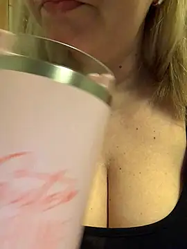 queenpeachi online show from 01-28-25, 05:22