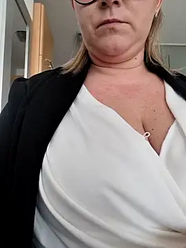 queenpeachi online show from 01-29-25, 01:49
