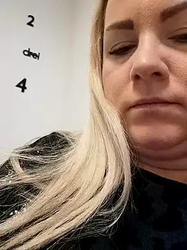 queenpeachi online show from 02-17-25, 05:14