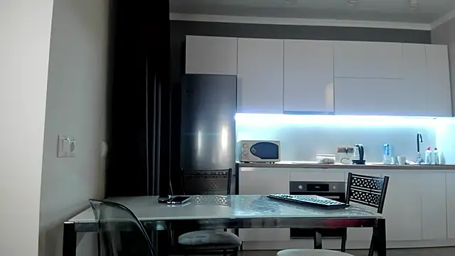 Snapshot of Emma_Flin chatting on 12-14-24, 02:10 Emma Flin online show from 12-14-24, 02:10