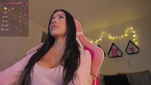 Snapshot of valeriaU chatting on 01-09-25, 12:35 valeriaU online show from 01-09-25, 12:35