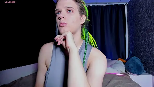 Snapshot of KIKI_Krash chatting on 10-25-25, 10:01 KIKI Krash online show from 10-25-25, 10:01