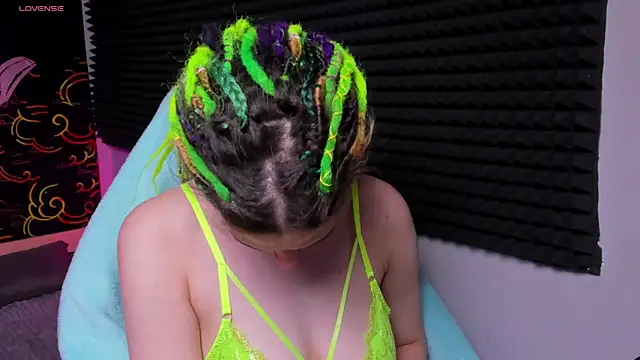 Snapshot of KIKI_Krash chatting on 11-18-25, 10:09 KIKI Krash online show from 11-18-25, 10:09