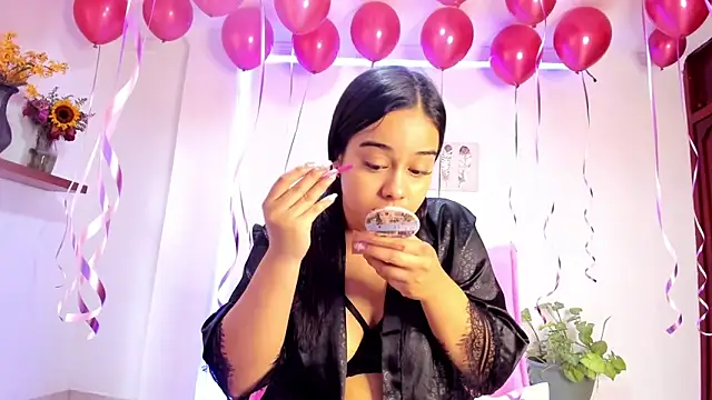 Snapshot of anniesweet- chatting on 10-15-25, 01:44 anniesweet- online show from 10-15-25, 01:44