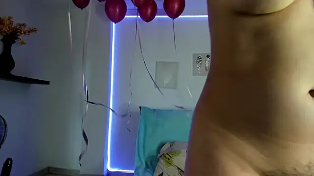 Snapshot of anniesweet- chatting on 10-31-25, 01:45 anniesweet- online show from 10-31-25, 01:45