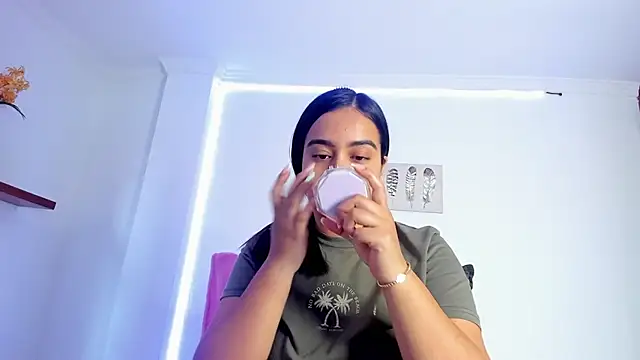 Snapshot of anniesweet- chatting on 04-10-26, 01:16 anniesweet- online show from 04-10-26, 01:16