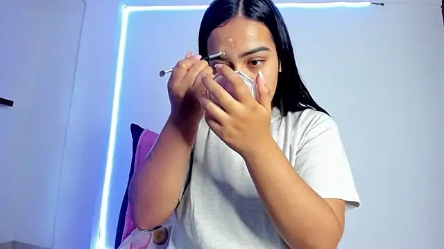 Snapshot of anniesweet- chatting on 04-11-26, 01:37 anniesweet- online show from 04-11-26, 01:37