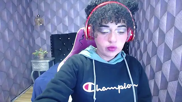 Sofiacowperx online show from 01-22-25, 01:00