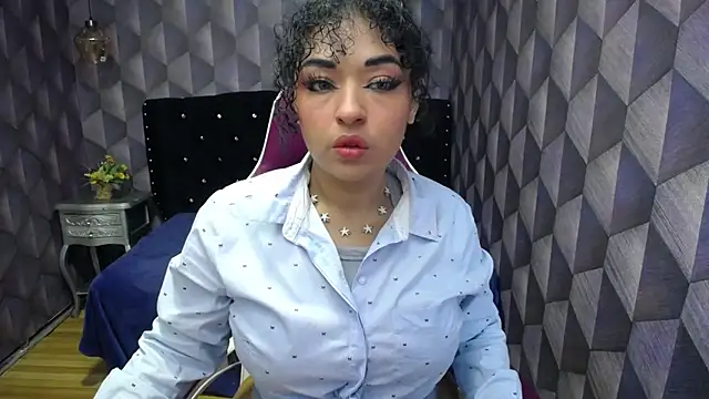 Sofiacowperx online show from 02-05-25, 12:49