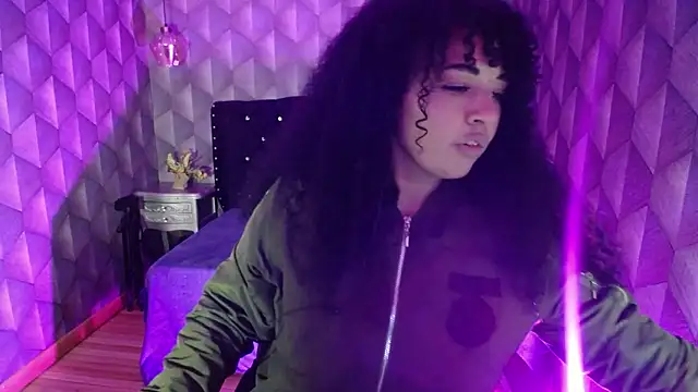 Sofiacowperx online show from 03-05-25, 01:50