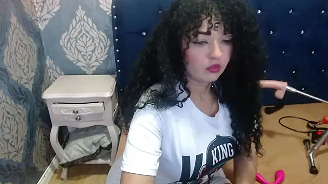 Sofiacowperx online show from 10-11-25, 04:49