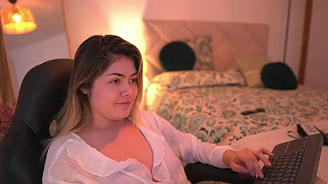 Lau Bee online show from 11-28-25, 06:21