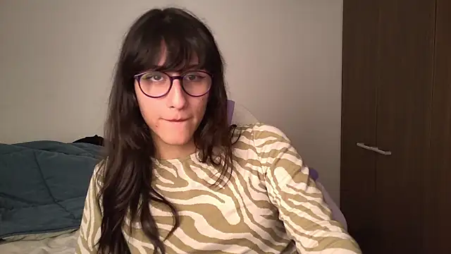 Snapshot of Alice_love29 chatting on 12-11-24, 12:12 Alice love29 online show from 12-11-24, 12:12