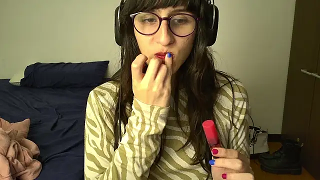 Snapshot of Alice_love29 chatting on 01-06-25, 04:15 Alice love29 online show from 01-06-25, 04:15