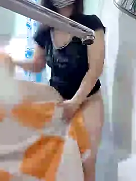 Snapshot of MikaKors chatting on 12-31-24, 12:25 MikaKors online show from 12-31-24, 12:25