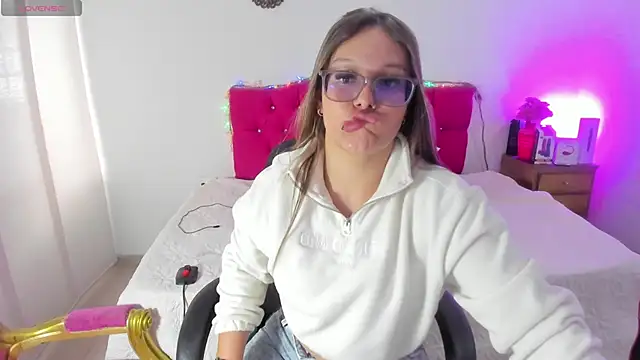 Snapshot of SofiaJoness_ chatting on 03-14-25, 07:12 SofiaJoness online show from 03-14-25, 07:12