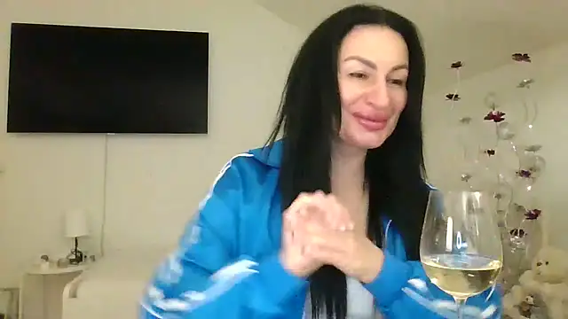 Snapshot of Helena7077 chatting on 01-31-25, 11:35 Helena7077 online show from 01-31-25, 11:35