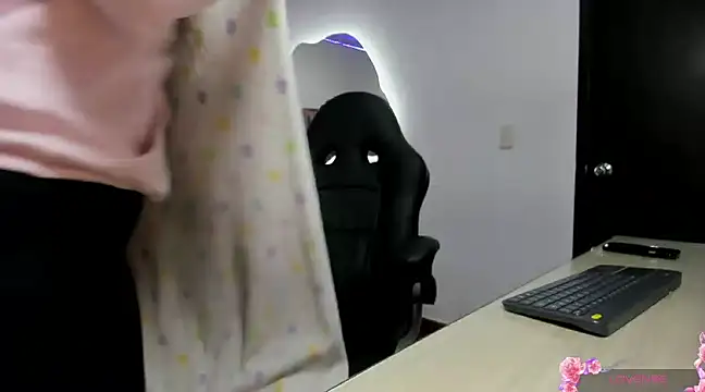 Estefany777 online show from 02-19-25, 02:01