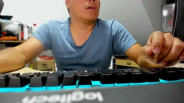 Jhonatan Morales S online show from 10-16-25, 04:46