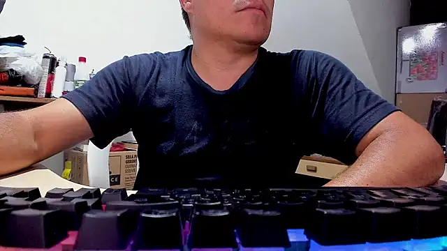 Jhonatan Morales S online show from 10-18-25, 04:15