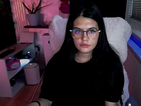 Snapshot of Michellekitty chatting on 11-29-25, 11:02 Michellekitty online show from 11-29-25, 11:02