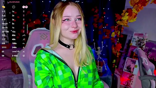 Snapshot of ElswythCovil chatting on 10-29-25, 04:04 ElswythCovil online show from 10-29-25, 04:04