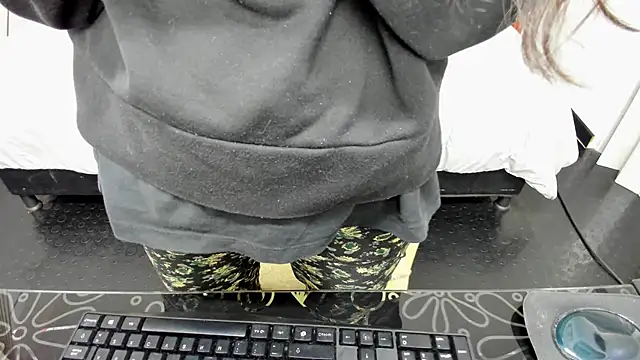 Abrillee1 online show from 12-23-24, 07:30