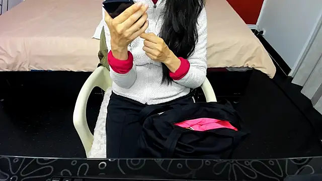 Abrillee1 online show from 01-04-25, 07:02