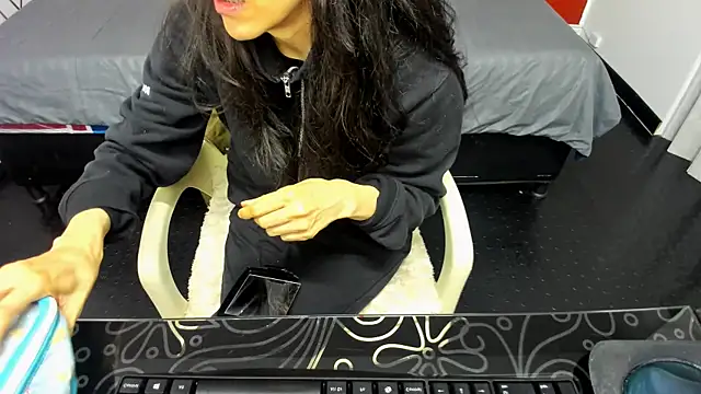 Abrillee1 online show from 02-10-25, 07:49