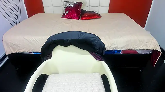 Abrillee1 online show from 02-18-25, 07:41