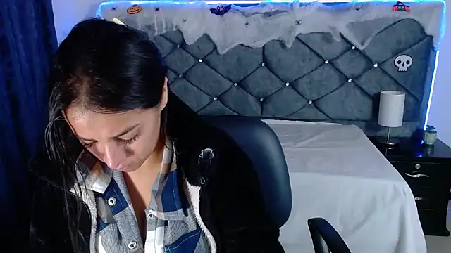 Snapshot of Julietacollins06 chatting on 10-15-25, 01:11 Julietacollins06 online show from 10-15-25, 01:11