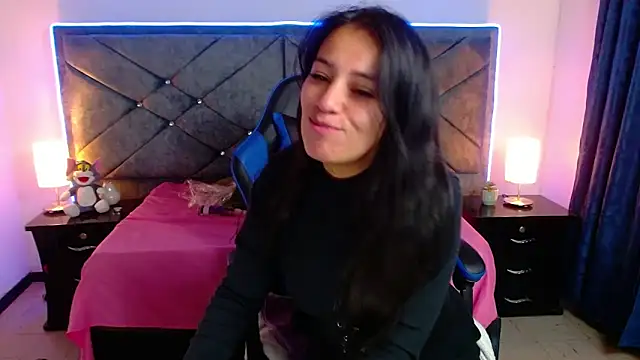 Snapshot of Julietacollins06 chatting on 11-06-25, 01:12 Julietacollins06 online show from 11-06-25, 01:12