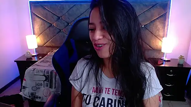 Snapshot of Julietacollins06 chatting on 11-19-25, 01:11 Julietacollins06 online show from 11-19-25, 01:11