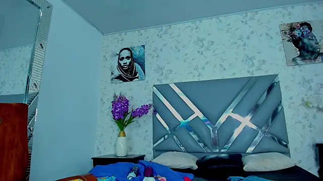 moon HoneyX online show from 02-12-25, 05:58