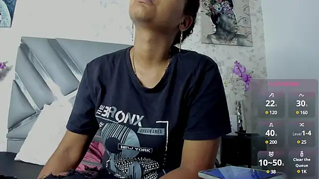 moon HoneyX online show from 03-12-25, 12:15