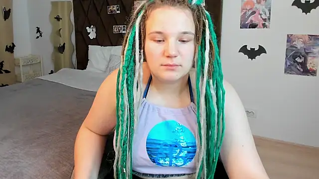 GloriaHylivi online show from 12-21-24, 08:32