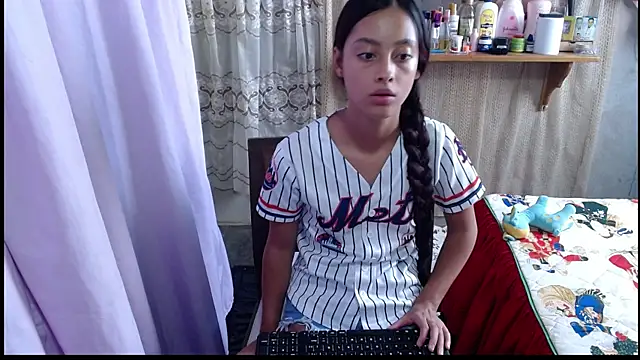 Snapshot of Lunawillis chatting on 11-25-25, 05:57 Lunawillis online show from 11-25-25, 05:57