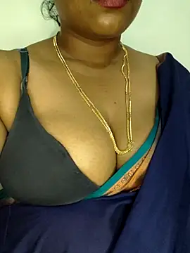Snapshot of Sexy_Ammu_Telugu chatting on 02-20-25, 09:22 Sexy Ammu Telugu online show from 02-20-25, 09:22