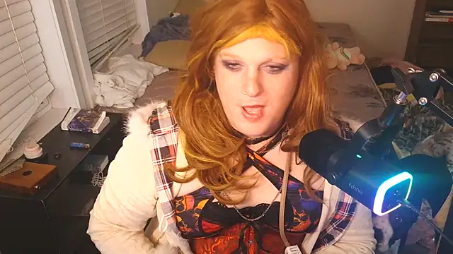 EmberLee online show from 10-04-25, 07:06